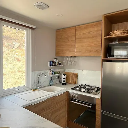 Camping Mobil Vue Exceptionnelle Et - Domaine De L'ile D'or *