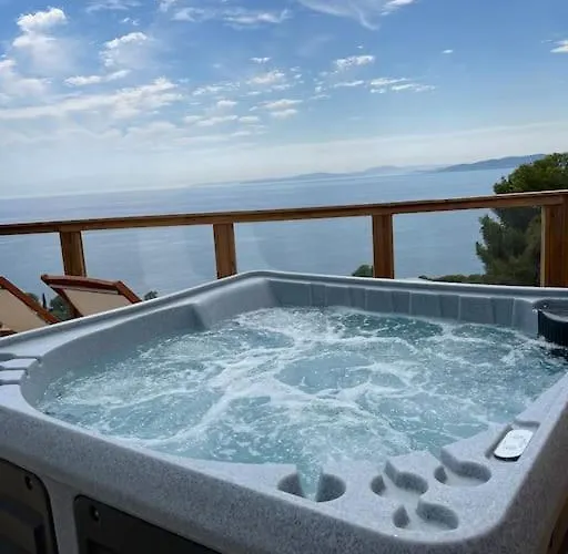 Camping Mobil Vue Exceptionnelle Et - Domaine De L'ile D'or *